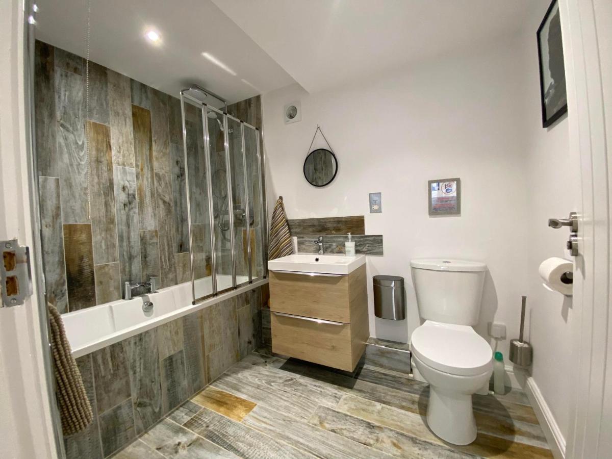 Starboard Side Brixham - Ideal Seaside Getaway With Parking Exterior foto